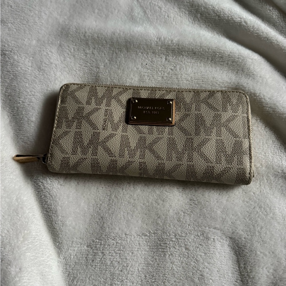 Michael Kors Beige Wallet
